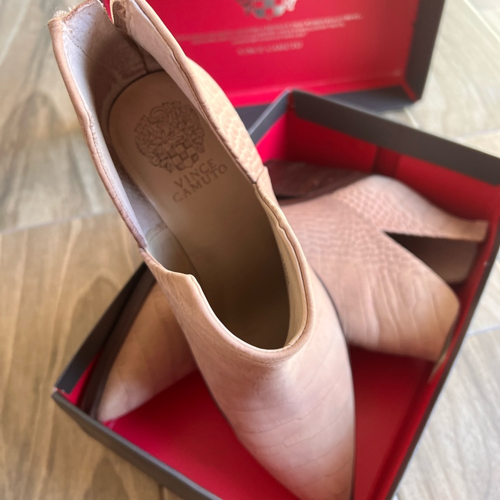 Vince Camuto Leather boots